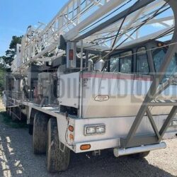 large-used-2001-crown-wtd-350-workover-well-service-rig (2)