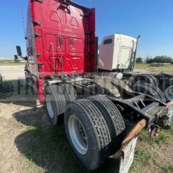 2013 Freightliner Cascadia CA125 Truck (1)