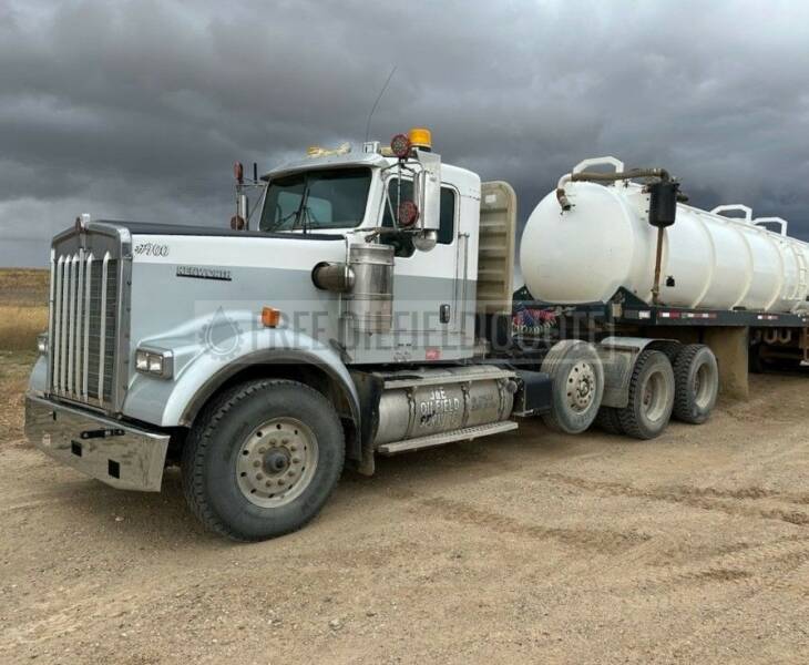 Kenworth Silver W900B Truck