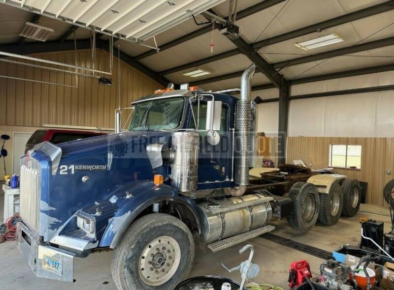 Kenworth Blue T800 Truck